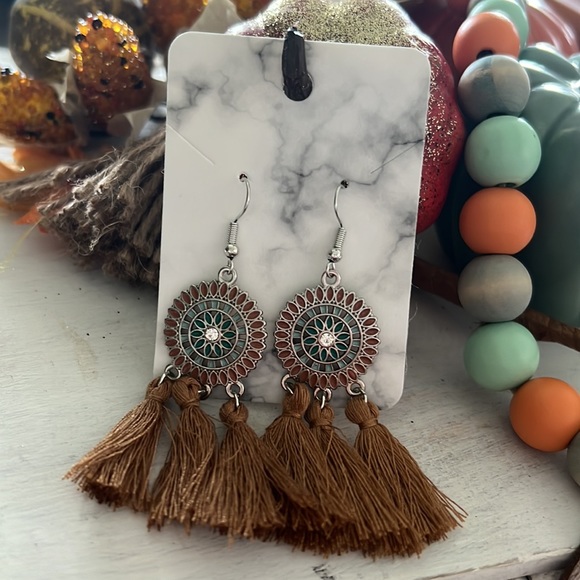 NIP Boho Western Tribal Tassel Dangling Earrings - Picture 4 of 4